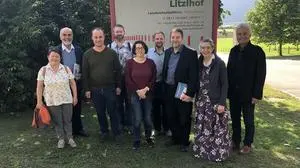 Abordnung der Hutterer zu Besuch am Litzlhof Landwirtschaftliche Fachschule in Lendorf Kooperation Austausch Austauschprogramm geplant: Martha und Robert Hochgruber, Christoph Amlacher, Kenny Wollmann, Klaudia Pirker, John Mendel, Konrad und Dwyla Hofer, Adam Müller