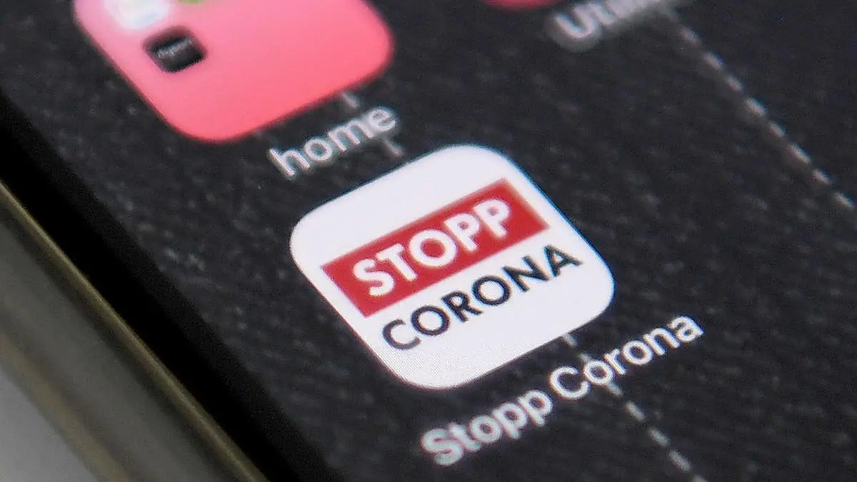 ABD0001_20200407 - WIEN - ÖSTERREICH: ++ THEMENBILD ++ Das Icon der "Stopp Corona App" des Roten Kreuzes am Display eines Smartphones. Eine Verpflichtung für die derzeit freiwillige "Stopp Corona App" des Roten Kreuzes wird politisch diskutiert. - FOTO: APA/ROLAND SCHLAGER