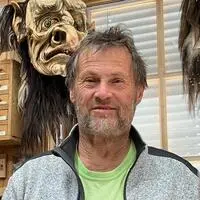 Als Holzbildhauer und Herrgottschnitzer hat sich Johann Planer aus St. Veit einen Namen gemacht