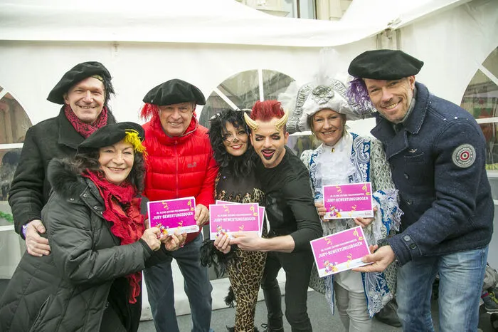 Die Promijury: Markus Schirmer, Helena Wallner, Gery Wolf, Christiana Leuthner, Willi Gabalier, Renate Götschl und Michael Kummerer