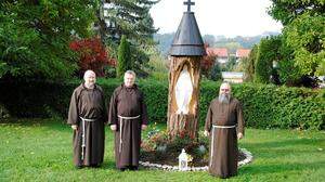 Die Ordensbrüder Pater Markus Socha, Johannes Salawa und Egon Kubis (von links) leben und wirken im Kapuzinerkloster Leibnitz