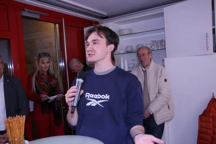 „Seit Jahren ist Kunst meine große Leidenschaft. Mein gesamtes Können habe ich mir selbst beigebracht und interessiere mich dafür, neue Stile und Techniken auszuprobieren“, so der 21-Jährige. 
