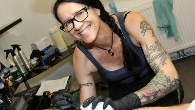 Eva Hucks Tätigkeit geht unter die Haut 