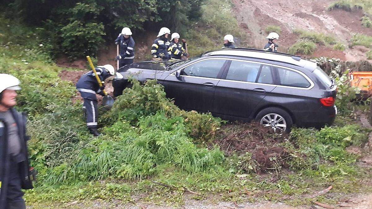 Eine Mure erfasste in St. Ilgen ein Auto