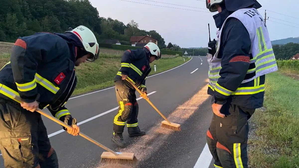 Zwei Stunden musste die L413 gereinigt werden