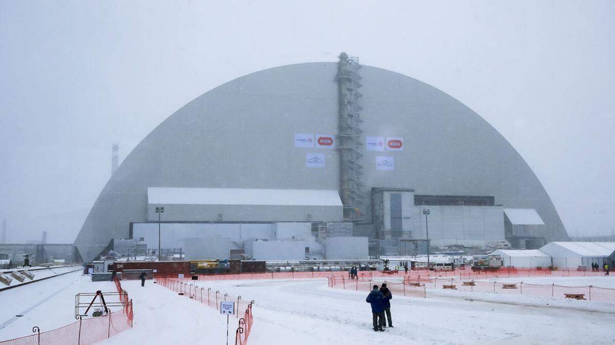 Der neue &quot;Sarkophag&quot; in Tschernobyl soll 100 Jahre vor der Strahlung schützen