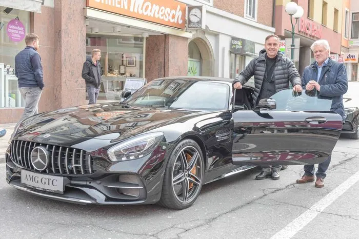 Neun Autohändler präsentierten ihre Neuwagen beim 27. Spittaler Autosalon in der Innenstadt.