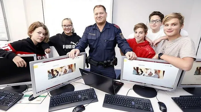 Alexander Geyrhofer hält in vielen Schulen Vorträge