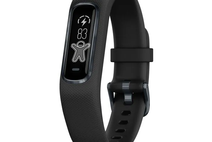 Garmin Vivosmart 4 wurde Ende August vorgestellt. Garmin wirbt vor allem mit seinem schmalen Design. Neben Aktivitätstracking und Pulssensor kann das Gerät auch den Stresslevel und das „Powerlevel“ des Körpers messen. Preis: 139,99 Euro