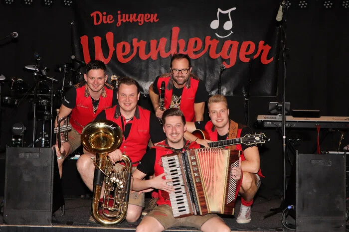 Musikalisch sorgten die „Jungen Wernberger“ für flotte Tanzstimmung 
