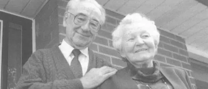 Alan Brown mit seiner Lebensretterin Rosa Schreiber (vormals Freißmuth) im Jahr 1995