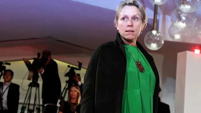 Die Kritiker sind sich einig: Frances McDormand hat sich für den Darstellerinnen-Preis bei den Filmfestspielen Venedig empfohlen ...