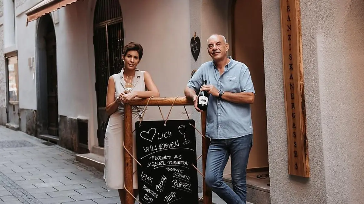 Doris Kremser, Leiterin der Domaines Kilger Gastronomie Steiermark, und Fleischermeister Harald Druschowitz begrüßen ab Montag die Gäste in der Franziskanergasse 3