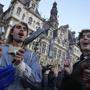 In Frankreich hatten die Gewerkschaften für den 1. Mai zu den nächsten großen Protesten gegen die Pensionsreform aufgerufen, die die Mitte-Regierung von Macron am liebsten schon als abgehakt betrachten würde