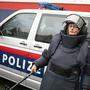Die Klagenfurter Polizistin Nicole Simitsch ist eine von zwei Frauen in Österreich, die als sprengstoffkundiges Organ im Einsatz sind