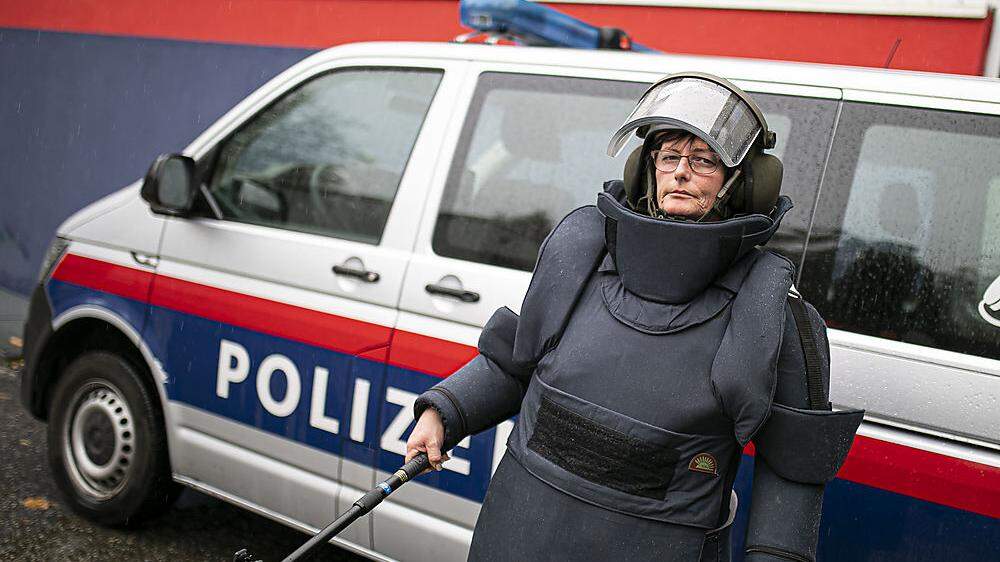 Die Klagenfurter Polizistin Nicole Simitsch ist eine von zwei Frauen in Österreich, die als sprengstoffkundiges Organ im Einsatz sind