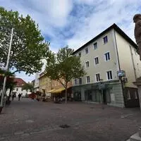 Die betroffenen Geschäfte und Lokale am Kaiser-Josef-Platz stehen bereits alle leer