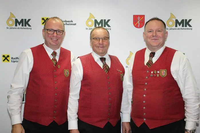 Obmann Johannes Strommer (l.) begrüßte die Konzertgäste auf Italienisch und erntete dafür tosenden Applaus.