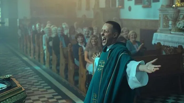 Bartosz Bielenia (28) spielt den falschen Priester grandios