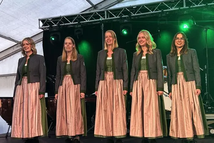 Dafür wurden mehr als 400 Meter Stoff verarbeitet