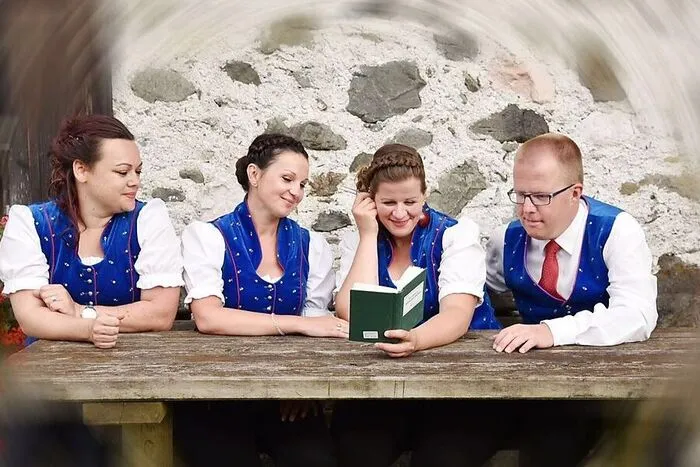 Erste Vorentscheidung, 13. Oktober, Festsaal Rathaus Kötschach-Mauthen. Die besten Chöre singen im Finale am 17. November. Einlass 18 Uhr, Eintritt frei, Start 19.30 Uhr. Radio Kärnten überträgt ab 19.30 Uhr live.Publikumsvoting: Halbe Stunde nach letztem Chor über „www.kaernten.orf.at“.