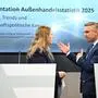 Die fachstatistische Generaldirektorin der Statistik Austria Manuela Lenk und Wirtschaftsminister Wolfgang Hattmannsdorfer (ÖVP) präsentierten Außenhandelszahlen | Die fachstatistische Generaldirektorin der Statistik Austria Manuela Lenk und Wirtschaftsminister Wolfgang Hattmannsdorfer (ÖVP) präsentierten Außenhandelszahlen