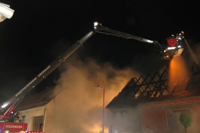 Beim Eintreffen der Feuerwehr stand das Haus bereits in Vollbrand.
