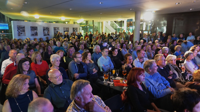 Die Fans stürmten das Konzert im Kunsthaus Weiz.