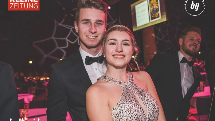 Am Samstag den 26. Jänner feierten die Maturanten der HLW Schrödinger in der Grazer Stadthalle unter dem Motto The Millennials einern wunderbaren Maturaball. Hier gibt's die schönsten Bilder.