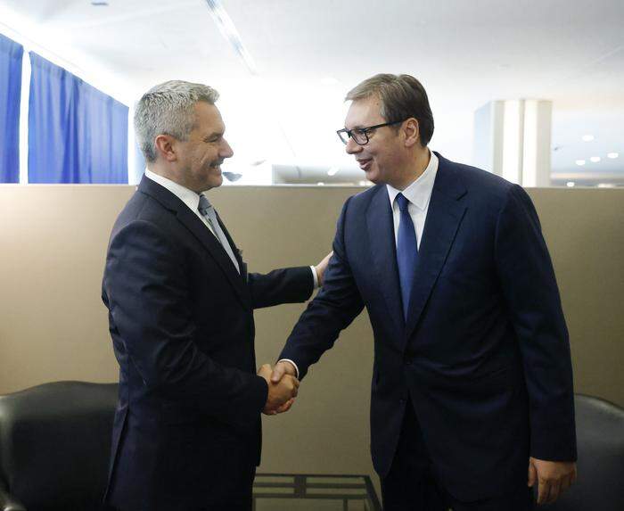 "Serbien ist bereit, Österreichs Interessen zu unterstützen", sagt Nehammer nach dem Gespräch mit Aleksandar Vučić. 