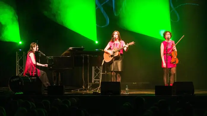 Voll besetzt war der Stadtsaal des Forum Kloster in Gleisdorf am vergangenen Samstag beim Benefizkonzert der „Schick Sisters“. 