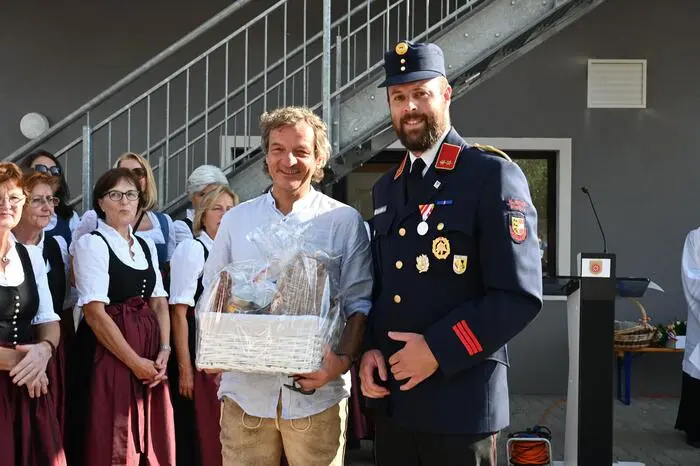 Das Autohaus Kaiser in Neumarkt, Inhaber Christian Kaiser, hat das Auto für die FF St. Georgen ob Straßburg kostenlos umgebaut.