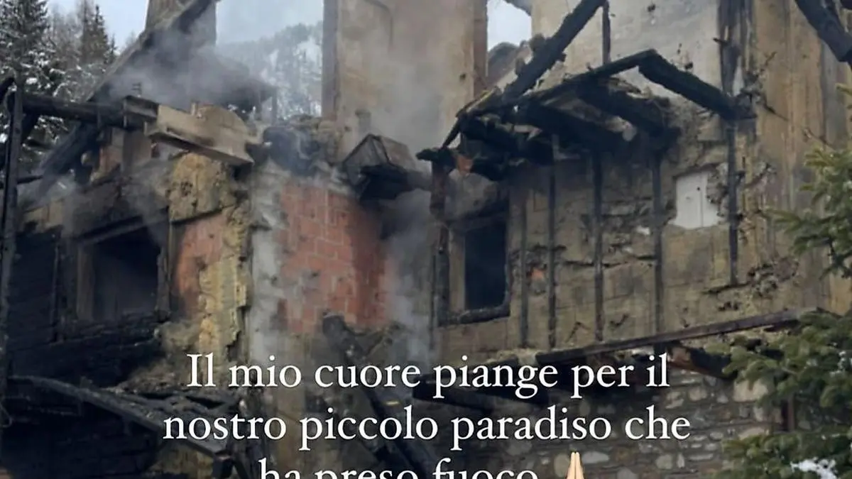 "Mein Herz weint, weil unser kleines Paradies abgebrannt ist", schrieb Aurora Ramazzotti in ihrem Instagram-Account