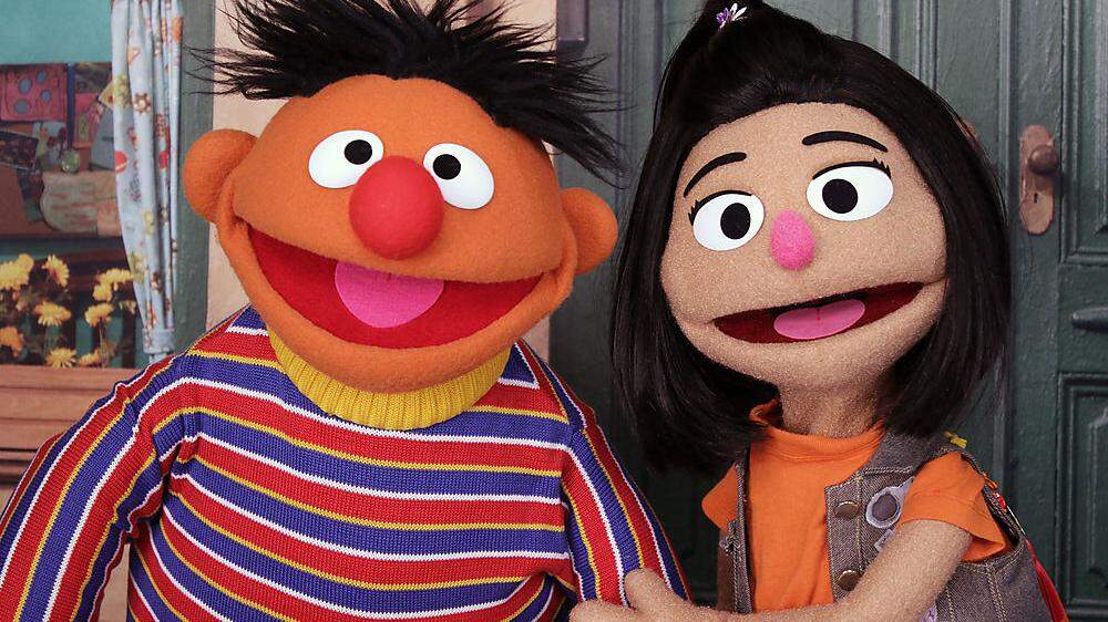 Ernie und Ji-Young von der Sesamstraße 