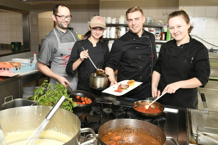 Das Team von Küchenchef Lee Wielstra verwöhnt die Gäste im ersten glutamatfreien Hotel Österreichs mit regionalen Produkten und zeitgemäß inszenierten Kärntner Spezialitäten.