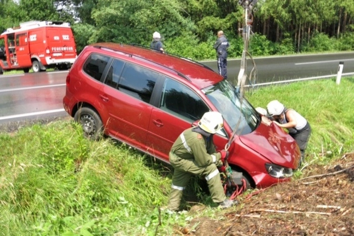 Die Feuerwehr Oberwart rückte mit zwölf Mann und drei Fahrzeugen zur Bergung aus.