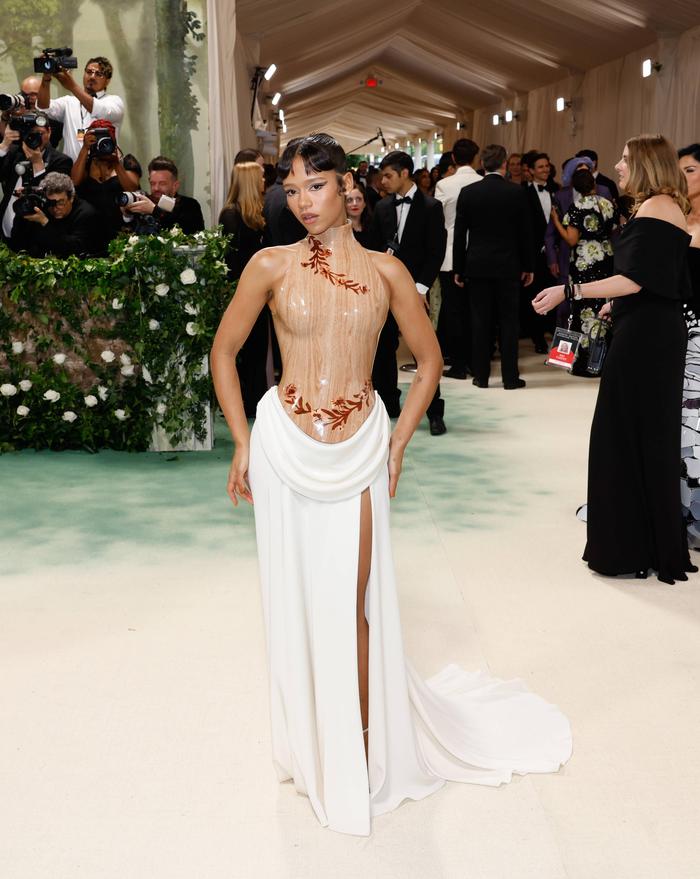 Taylor Russell kam alleine zur Met Gala 