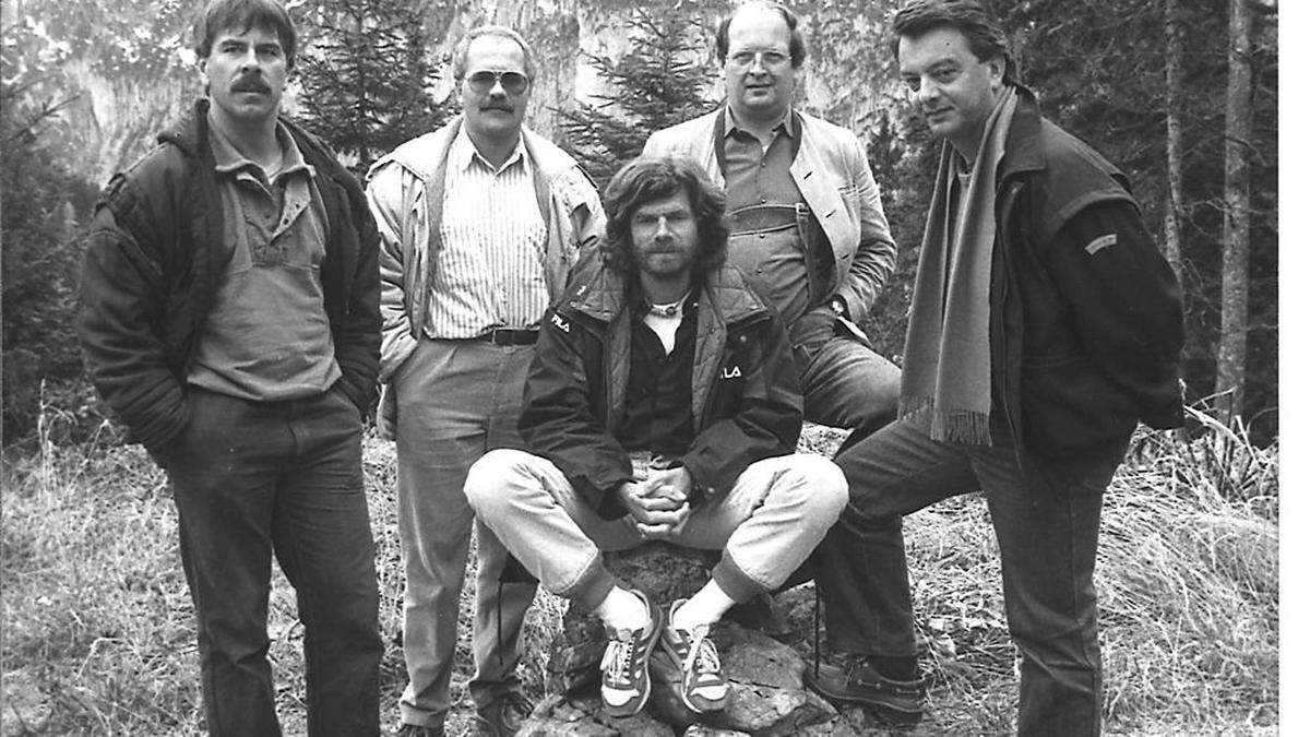 1986: Kamermann Erich Lackner, die &quot;Land der Berge&quot;-Erfinder Bernd Seidel, Lutz Maurer und Manfred Gabrielli mit Bergsteiger Reinhold Messner (von links im Uhrzeigersinn)