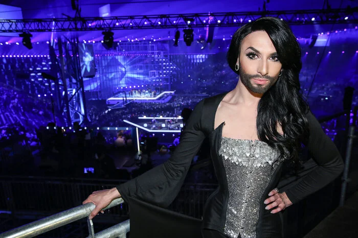 Conchita Wurst wird von Thomas Neuwirth verkörpert. Er wurde am 6. November 1988 in Gmunden geboren.