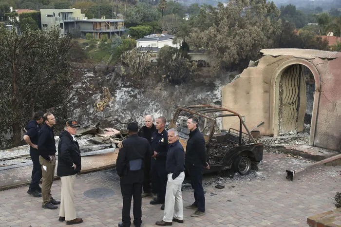 Im "Woolsey"-Feuer nahe Los Angeles kamen laut US-Medienberichten insgesamt drei Menschen ums Leben.