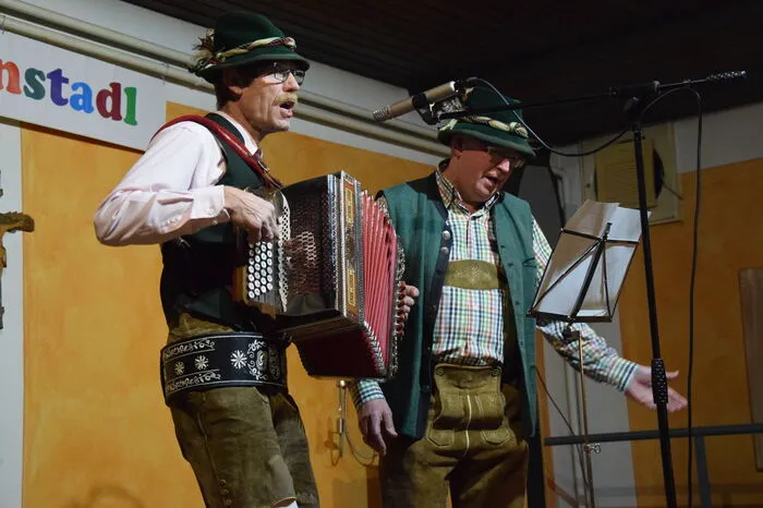 Auch Bürgermeister Robert Hammer wurde zum Mitwirken beim "Narrenstadl" verpflichtet.
