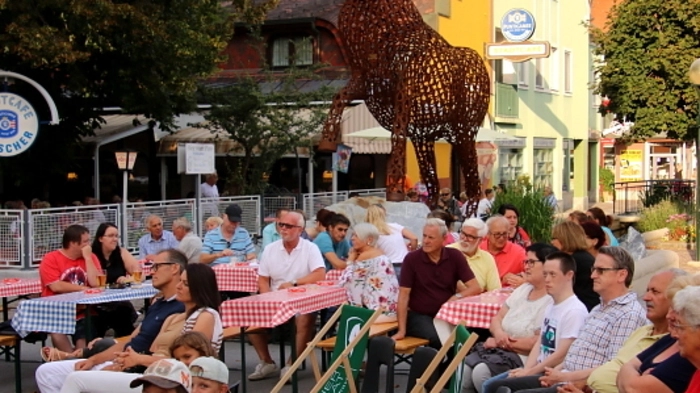 Bereits zur Tradition des Köflacher Kultursommers gehört es, dass der Beat Club Graz zu einem Gastspiel am Rathausplatz geladen wird.