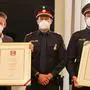 Bürgermeister Christian Scheider ehrte die Inspektoren Andreas Kogler und Dominik Sodamin.