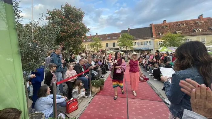 Gut besucht wie schon lange nicht war die traditionelle Einkaufsnacht vor dem Muttertag in Gleisdorf. R