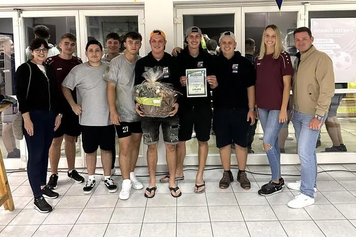 In spannenden Spielen setzte sich die Jugend Stein erfolgreich durch und holte sich den ersten Platz, wozu Stadträtin und Ortsvorsteherin Barbara Raidl herzlich gratulierte. 