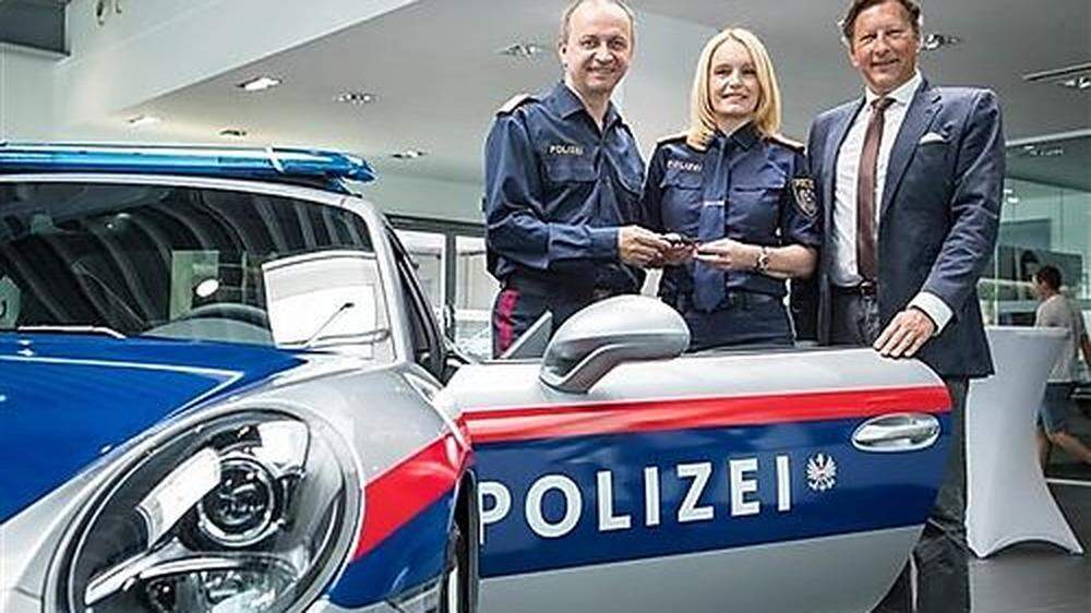 Konrad Kogler (Generaldirektor öffentliche Sicherheit), Michaela Kohlweiß (Landespolizeidirektion Kärnten) und Porsche-Chef Helmut Eggert 