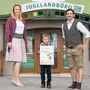 Franziska Leitner (Administration LAG Joglland) und Stefan Hold (Obmann und Bgm. Waldbach Mönichwald) mit Gewinner Jakob Doppelreiter