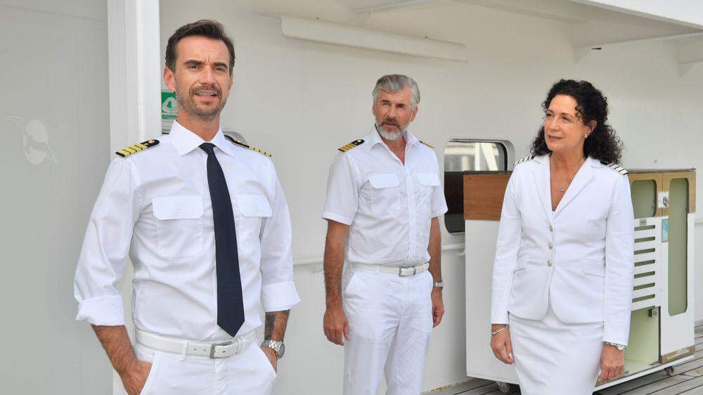 Die Crew um Kapitän Max Parger (Florian Silbereisen), Staff-Kapitän Martin Grimm (Daniel Morgenroth und Hanna Liebhold (Barbara Wussow) ist bereit für die Reise nach Kapstadt.