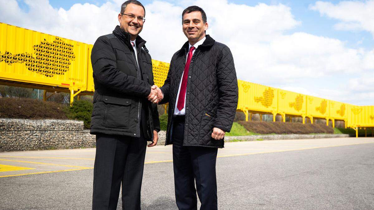 Post-Vorstand Peter Umundum (rechts) mit Arno Klamminger