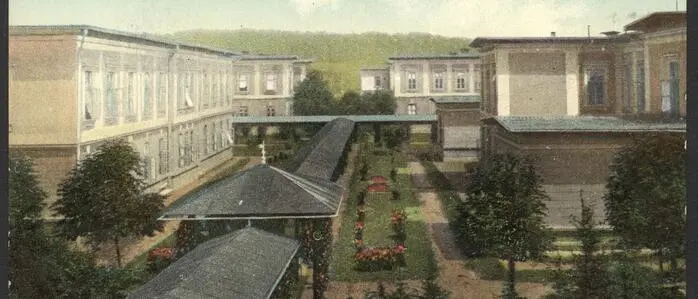 Blick auf die Pavillons
